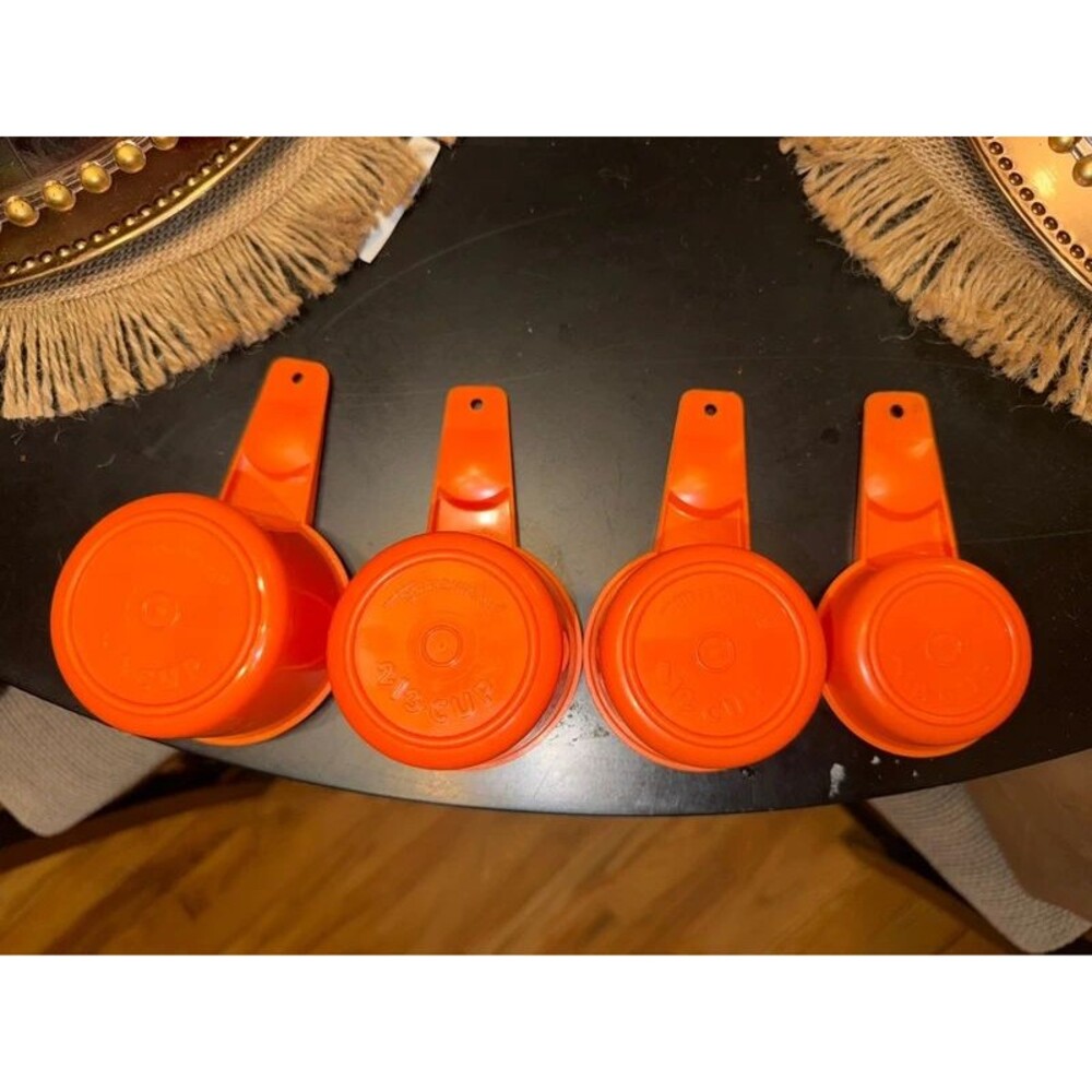 vintage tupperware nesting measuring cups